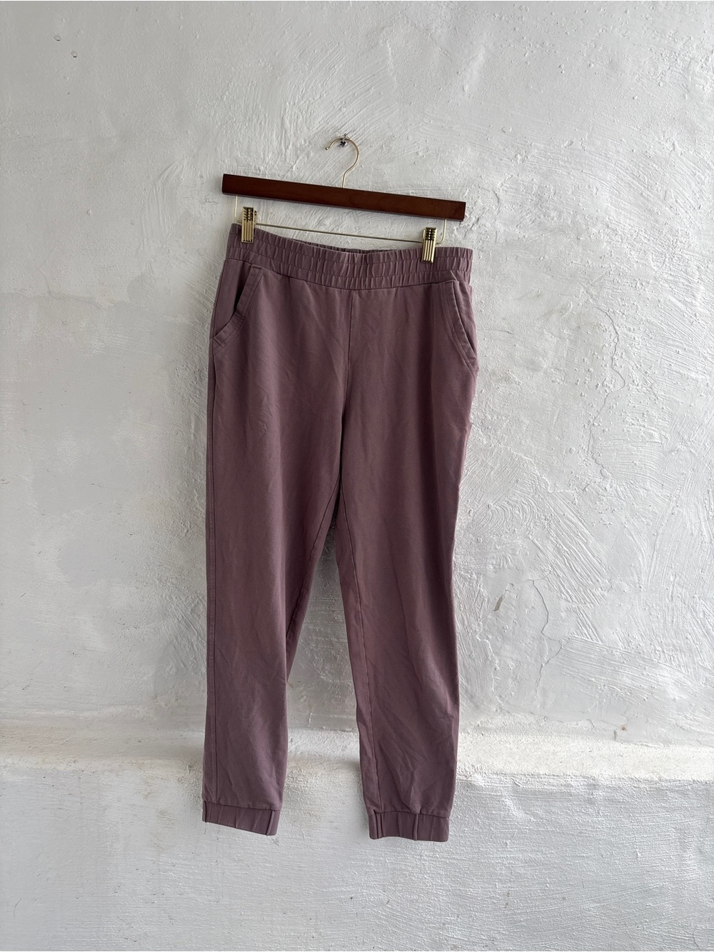 32 Cool mauve jogger pants